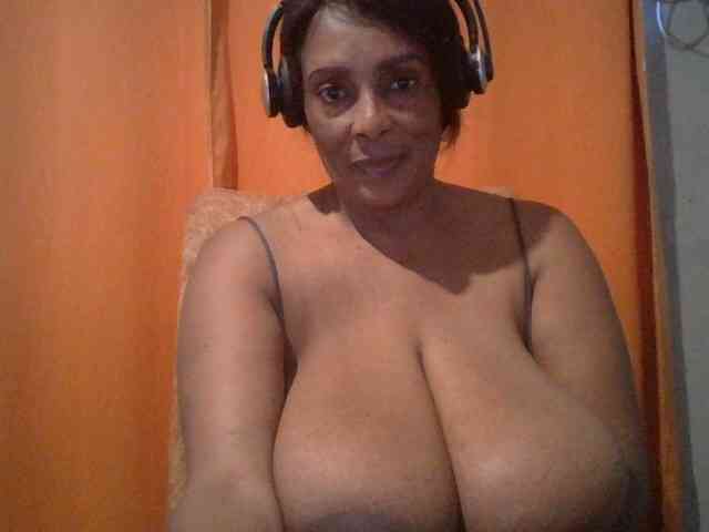 Busty8 webcam