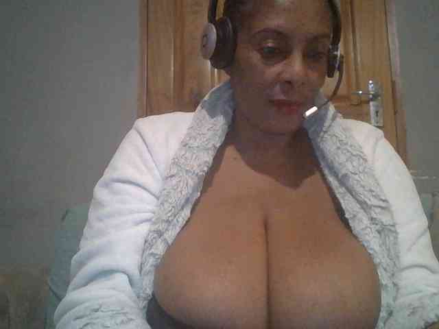 Busty8 webcam