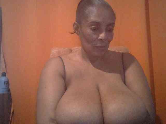 Busty8 webcam