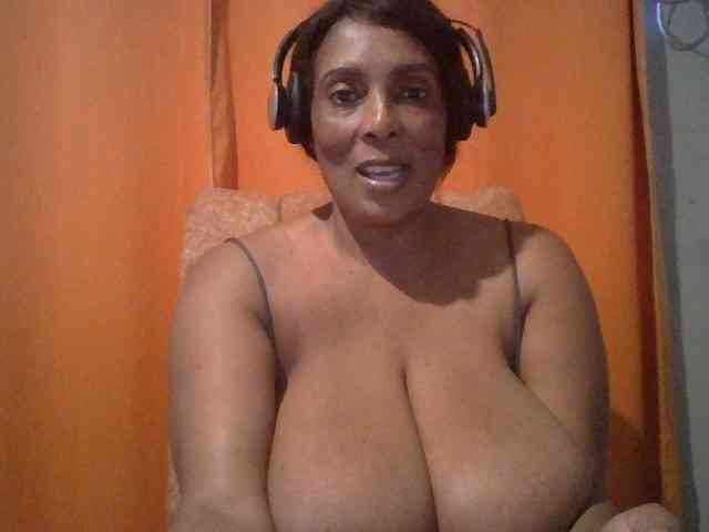 Busty8 webcam