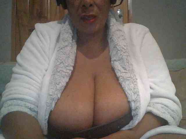 Busty8 webcam