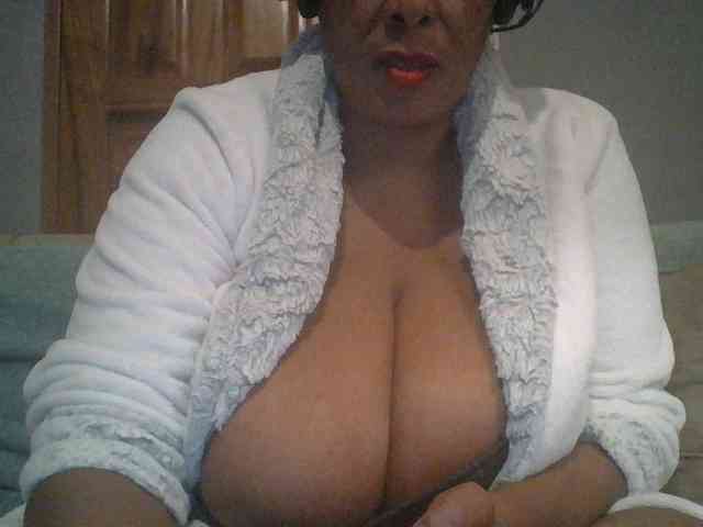 Busty8 webcam