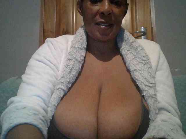 Busty8 webcam