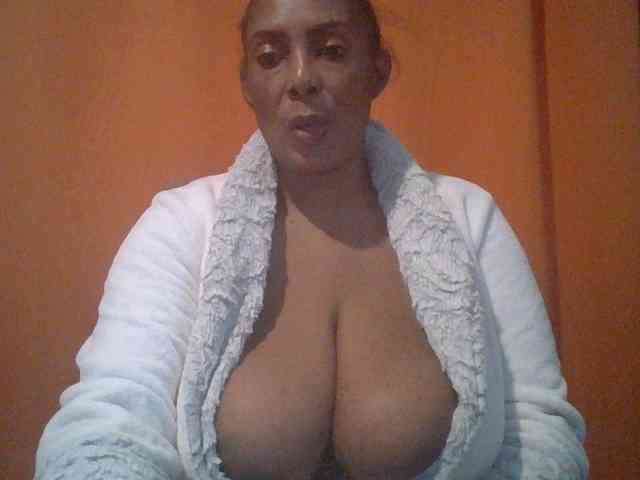 Busty8 webcam