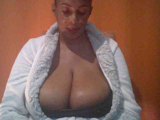 Busty8 webcam