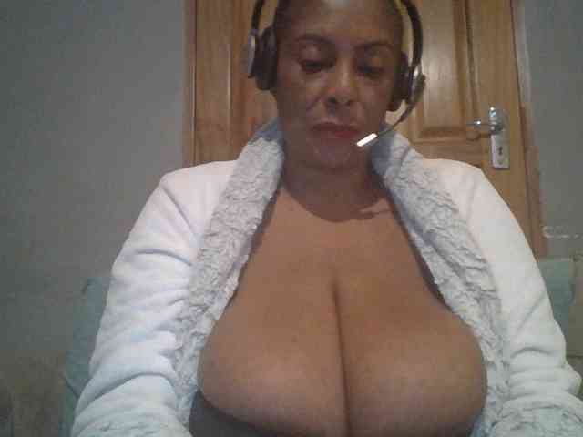 Busty8 webcam