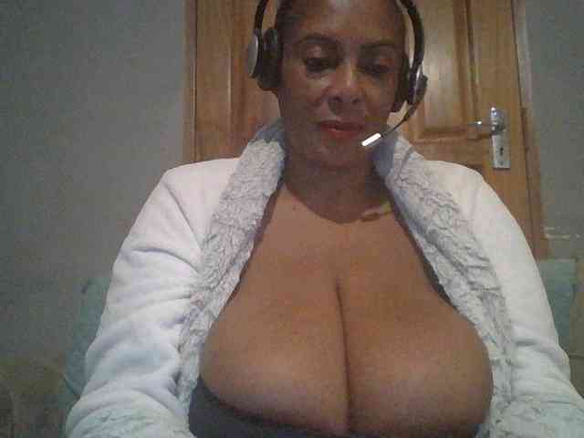 Busty8 webcam