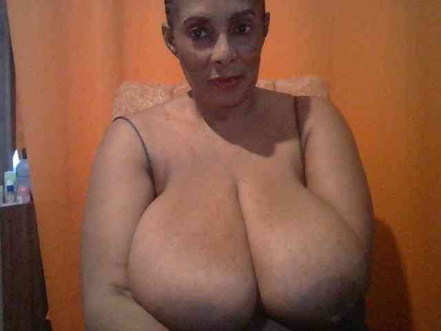 Busty8 webcam