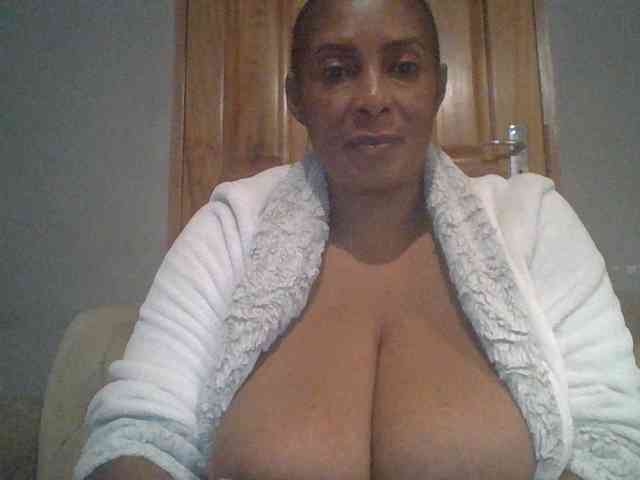 Busty8 webcam
