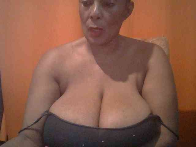 Busty8 webcam