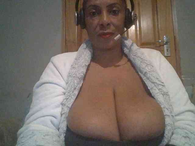 Busty8 webcam