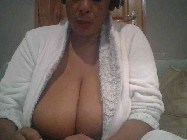 Busty8 webcam