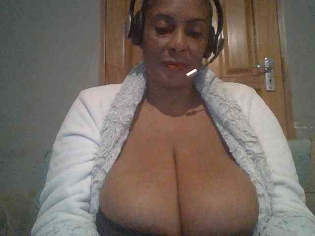 Busty8 webcam