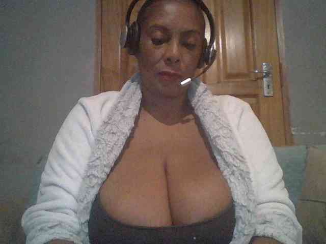 Busty8 webcam