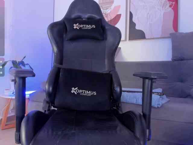 Sofia-Jones webcam