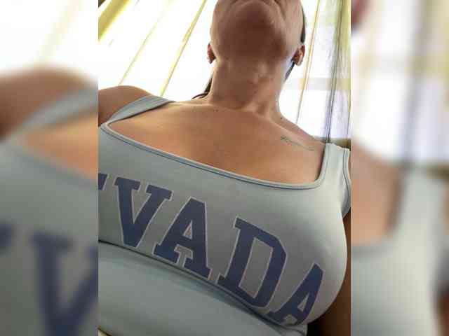 Sofia-Jones webcam