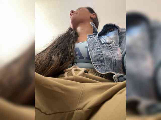 Sofia-Jones webcam