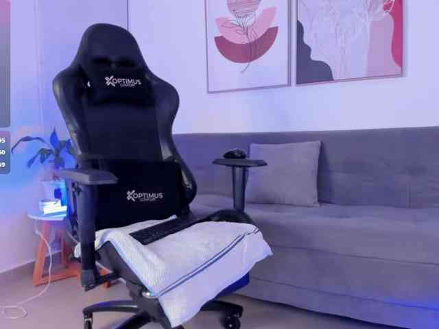 Sofia-Jones webcam