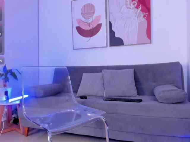 Sofia-Jones webcam