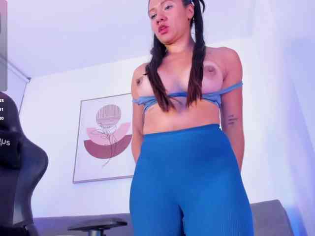 Sofia-Jones webcam