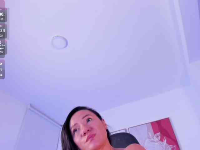 Sofia-Jones webcam