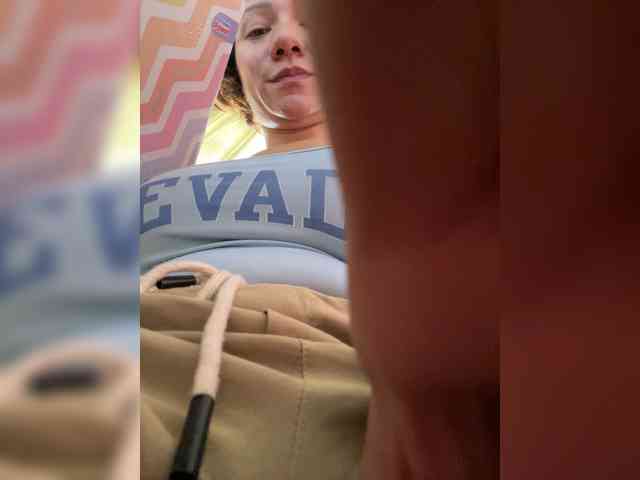 Sofia-Jones webcam