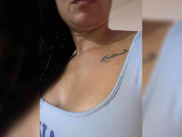 Sofia-Jones webcam