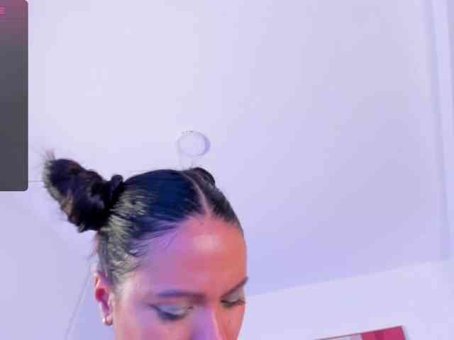 Sofia-Jones Sofia-Jones