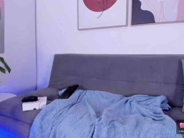 Sofia-Jones webcam