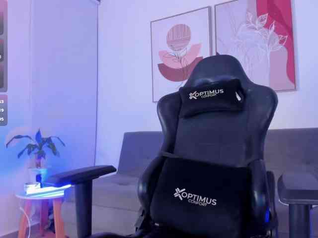 Sofia-Jones webcam
