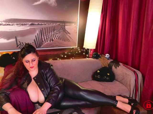 EmmaMelonie's BongaCams show and profile