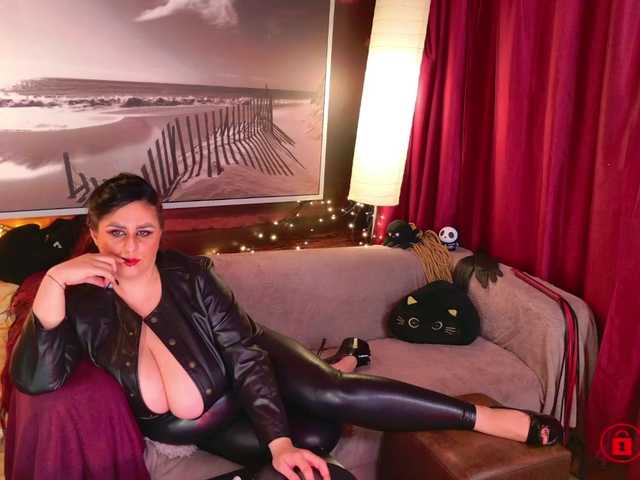 EmmaMelonie's BongaCams show and profile