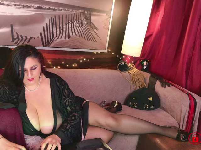 EmmaMelonie's BongaCams show and profile