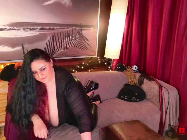 EmmaMelonie's BongaCams show and profile