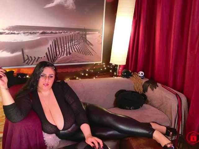 EmmaMelonie's BongaCams show and profile