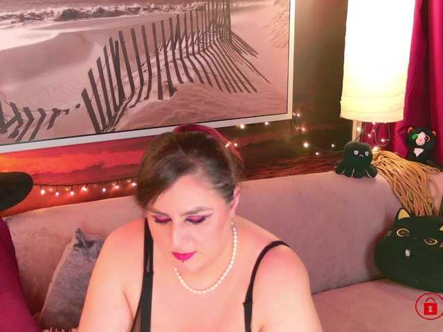 EmmaMelonie's BongaCams show and profile