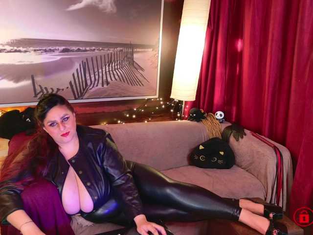 EmmaMelonie's BongaCams show and profile