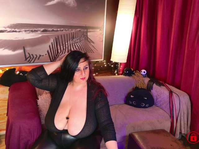 EmmaMelonie's BongaCams show and profile