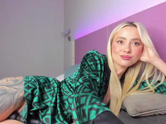 NaughtyBlond4's BongaCams show and profile