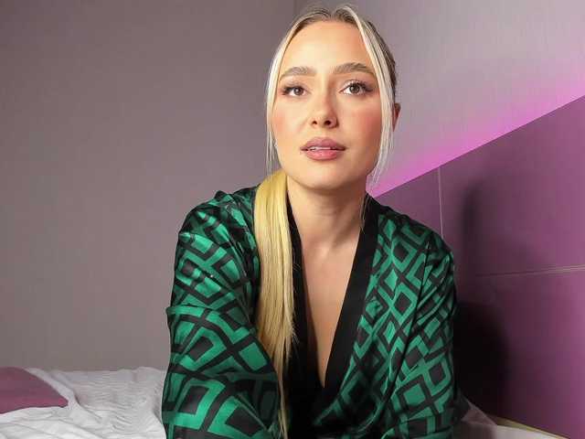 NaughtyBlond4's BongaCams show and profile