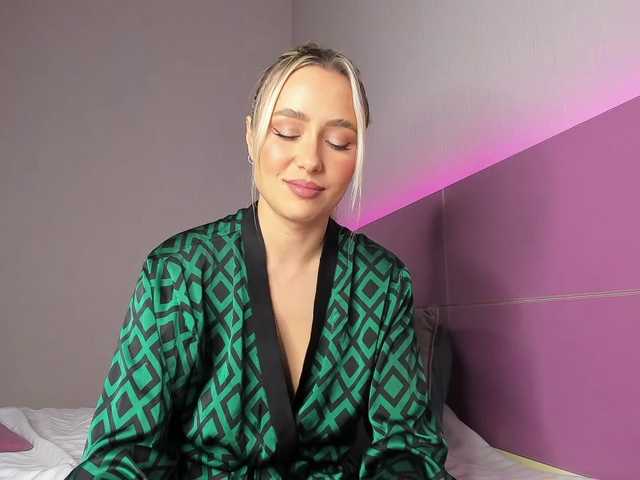 NaughtyBlond4's BongaCams show and profile