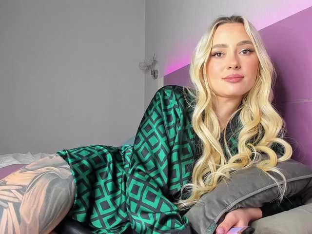 NaughtyBlond4's BongaCams show and profile