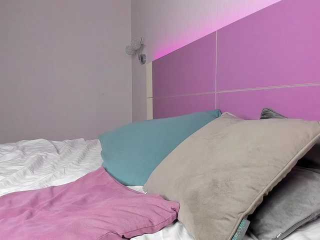 NaughtyBlond4's BongaCams show and profile