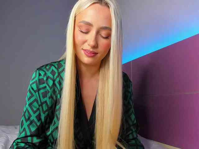 NaughtyBlond4 NaughtyBlond4