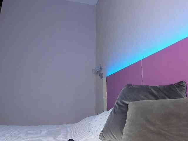 NaughtyBlond4 webcam