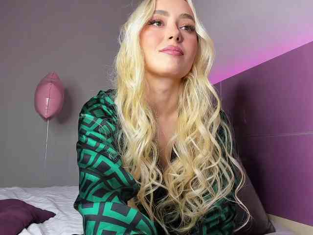 NaughtyBlond4 webcam