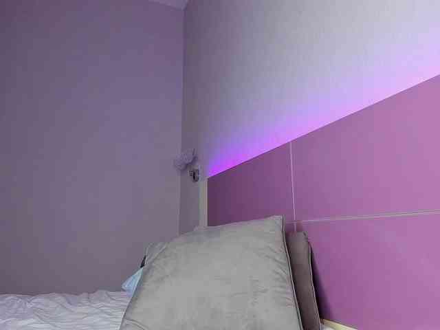 NaughtyBlond4 webcam