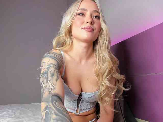 NaughtyBlond4 webcam