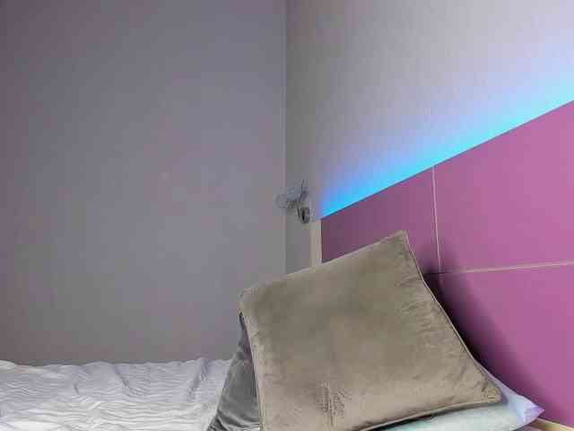 NaughtyBlond4 webcam