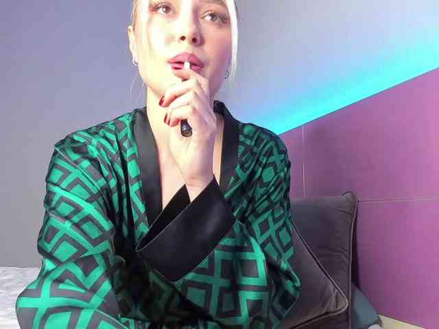 NaughtyBlond4 NaughtyBlond4